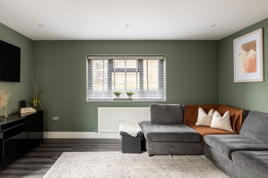 Property photo 2 of 25 5260583