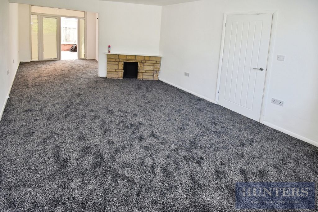 Property photo 2 of 12 Lounge