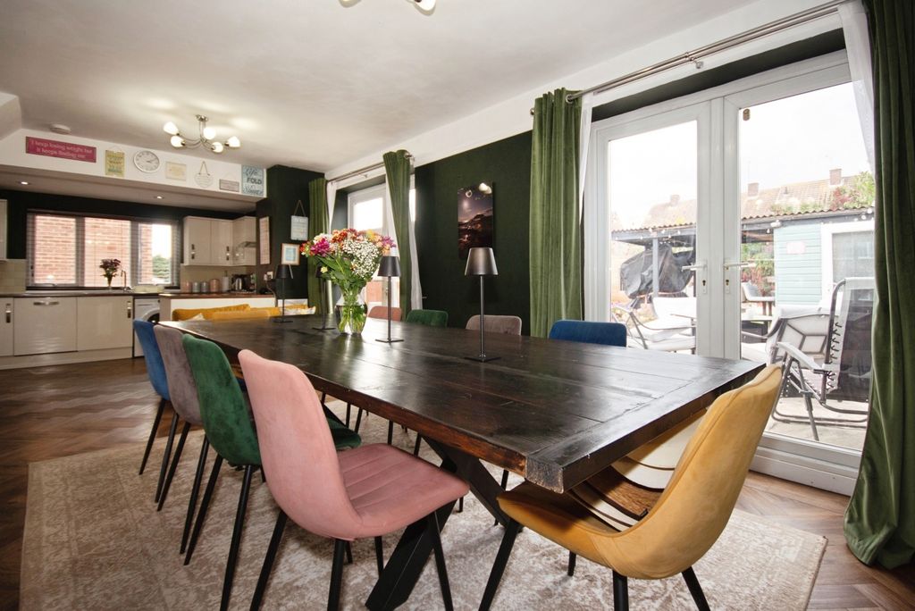 Property photo 3 of 27 Pbox-Img.Jpg