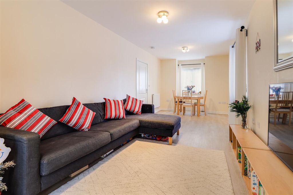 Property photo 2 of 21 Living / Dining Room