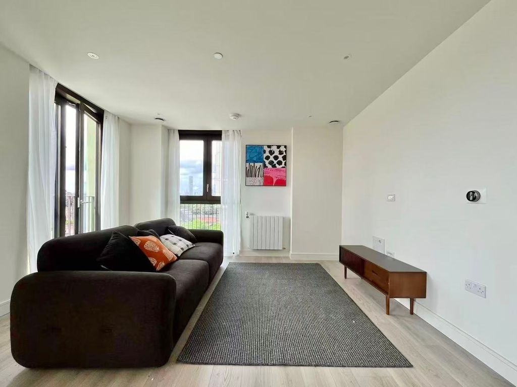 Property photo 2 of 27