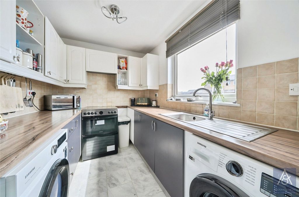Property photo 3 of 23 Picture No. 27