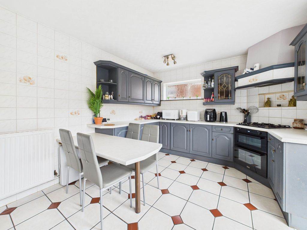 Property photo 3 of 15 Dining/Kitchen