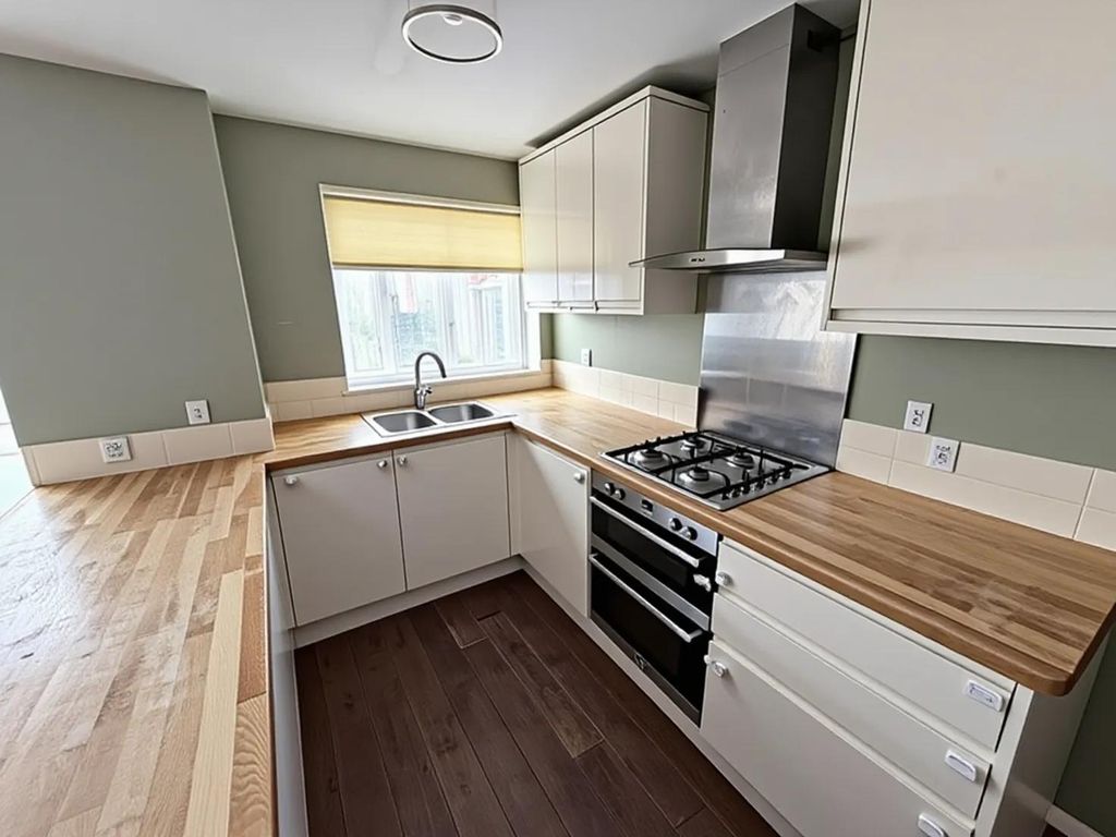 Property photo 3 of 11 Gallery