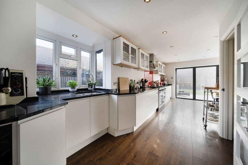 Property photo 2 of 24