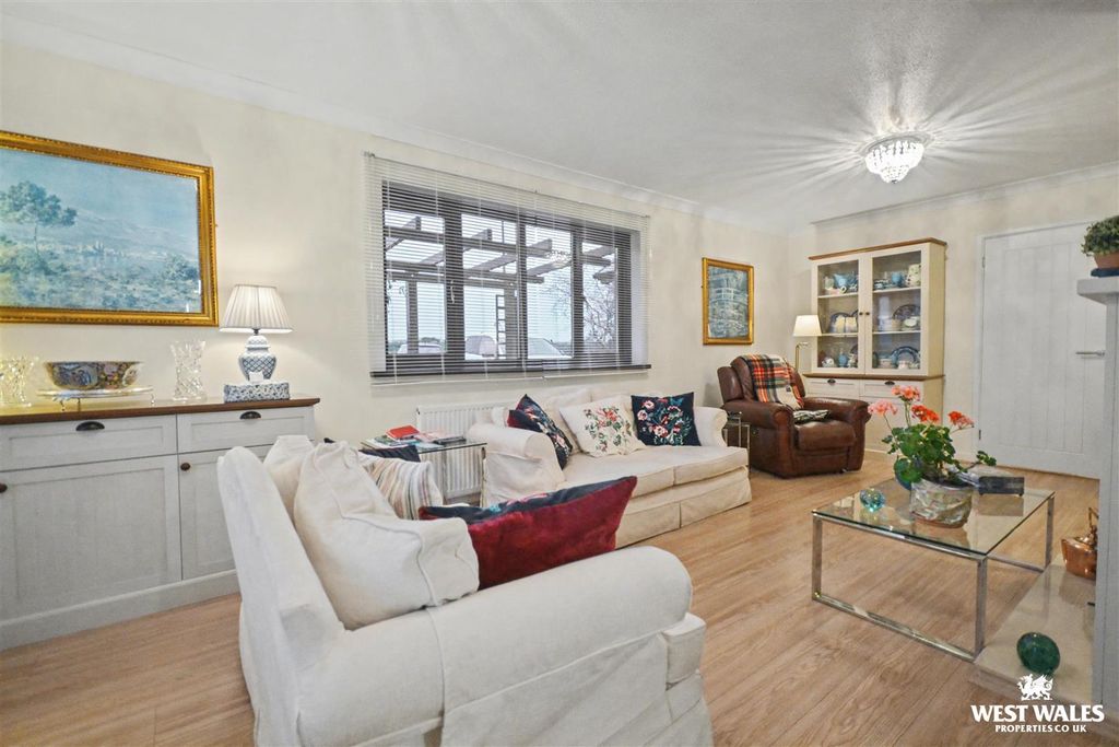 Property photo 2 of 25 Living Room