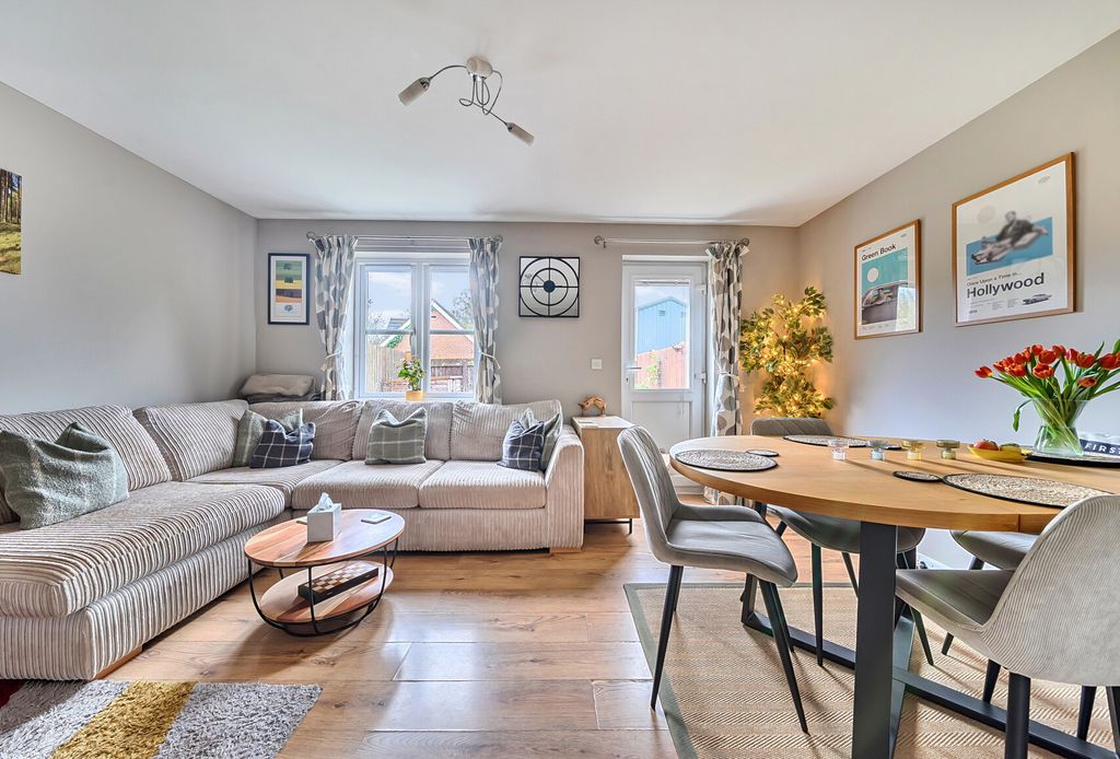 Property photo 3 of 20 Sitting/Dining Room