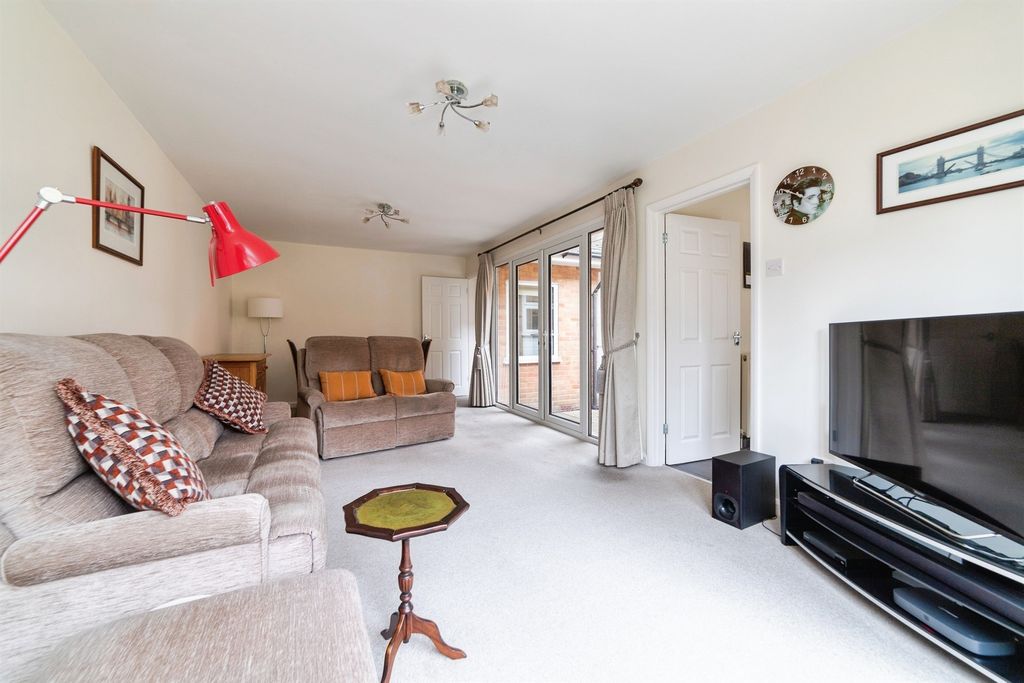 Property photo 2 of 20