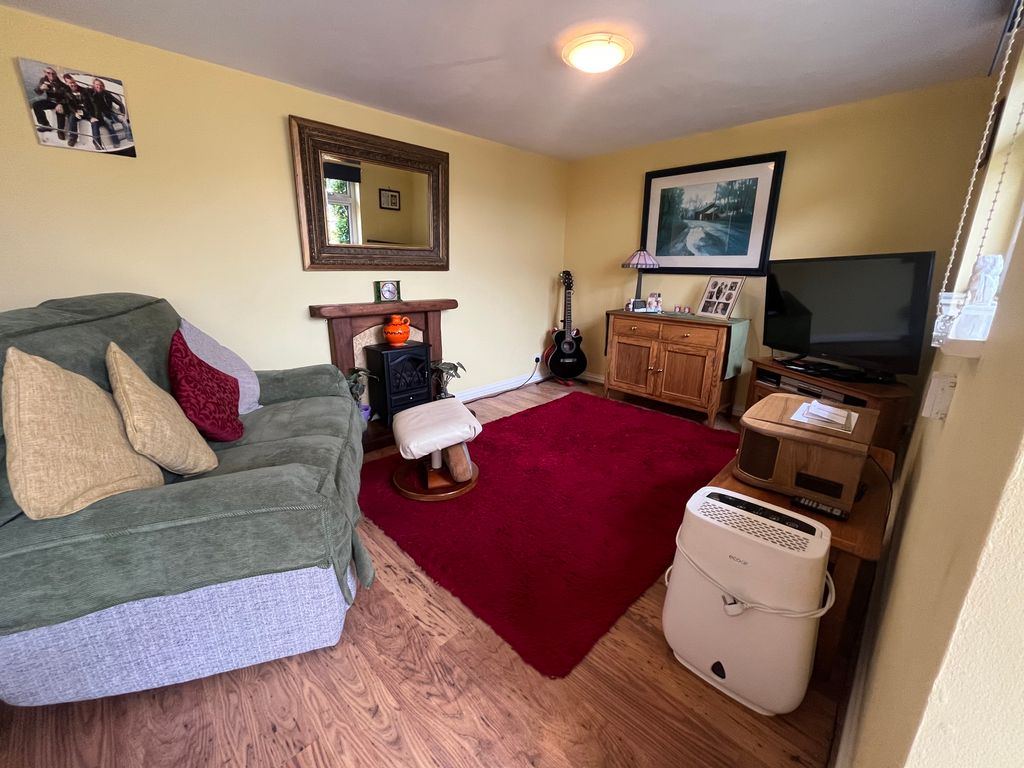 Property photo 2 of 12 Lounge