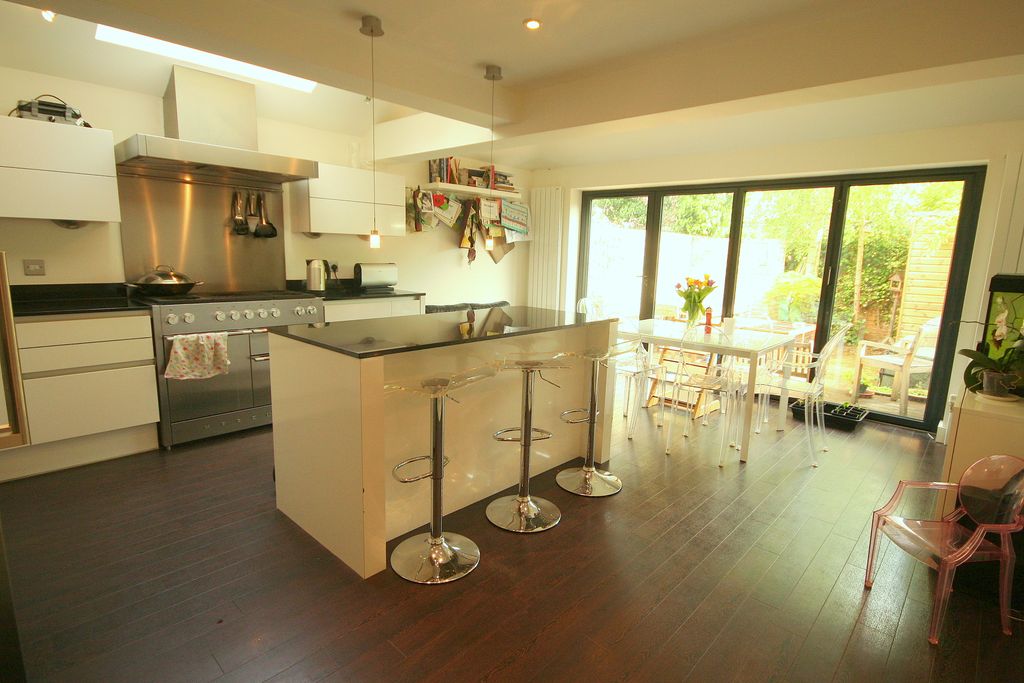 Property photo 3 of 8 Photo 03