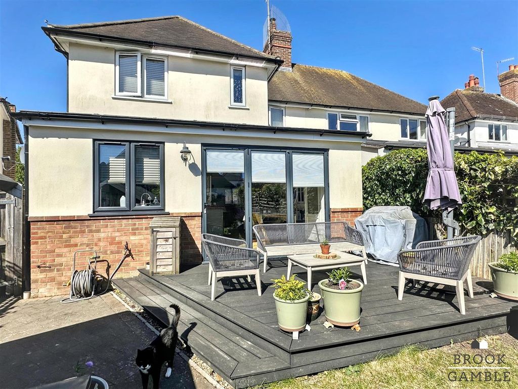 Property photo 2 of 42 01323 438506