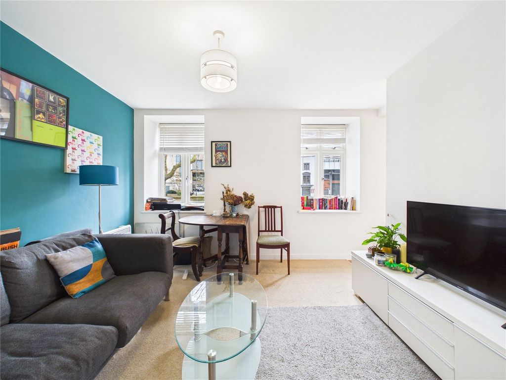 Property photo 2 of 13 Picture No. 12