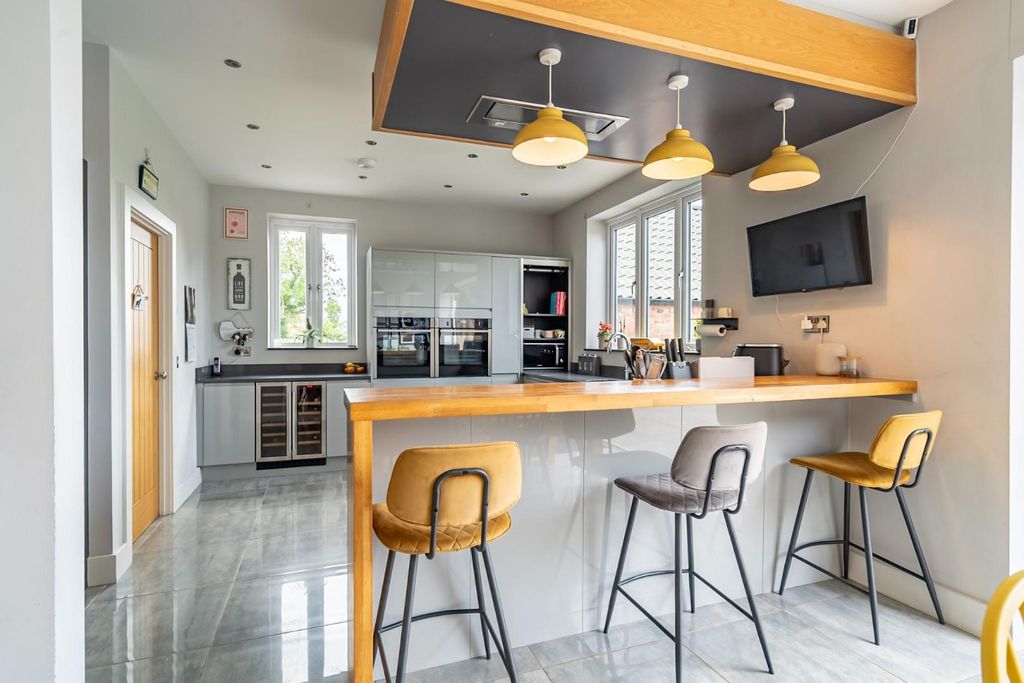 Property photo 3 of 32 Kitchen Diner