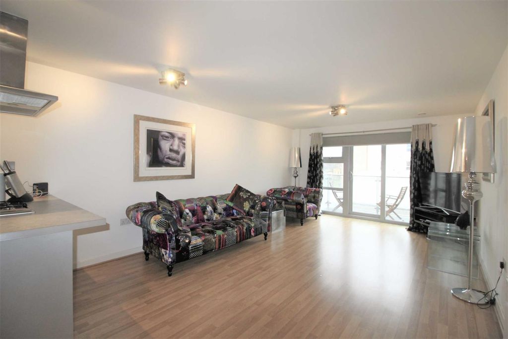 Property photo 2 of 6