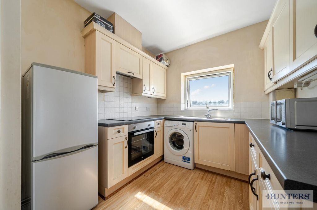 Property photo 3 of 14 A554041E-454c-4Fab-9d6c-17Bfb7A99325.Jpg