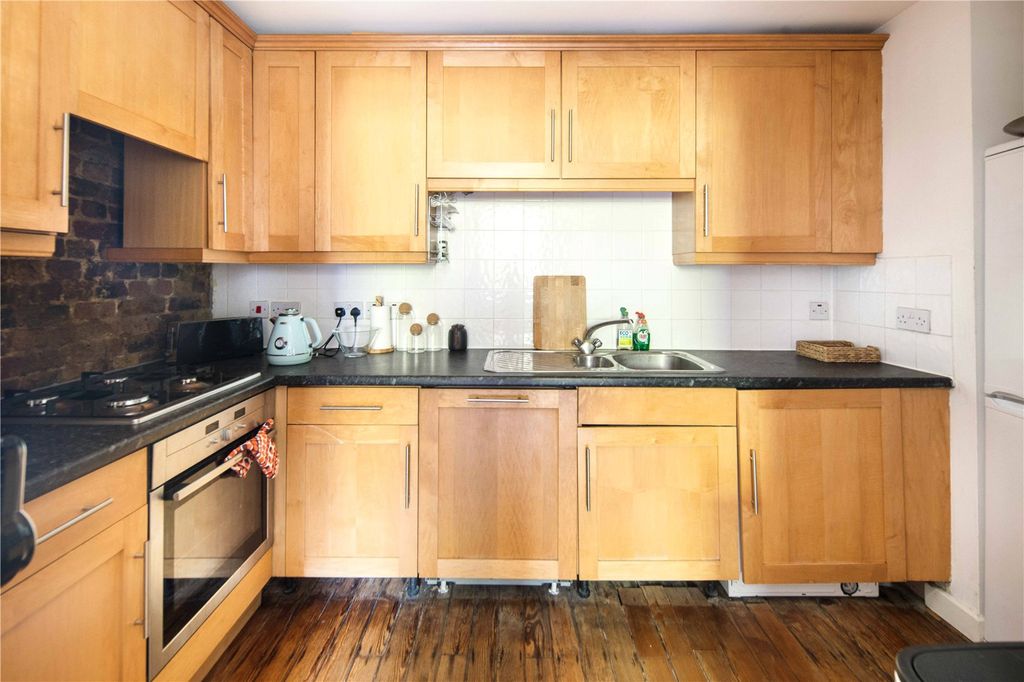 Property photo 3 of 8 Kitchen