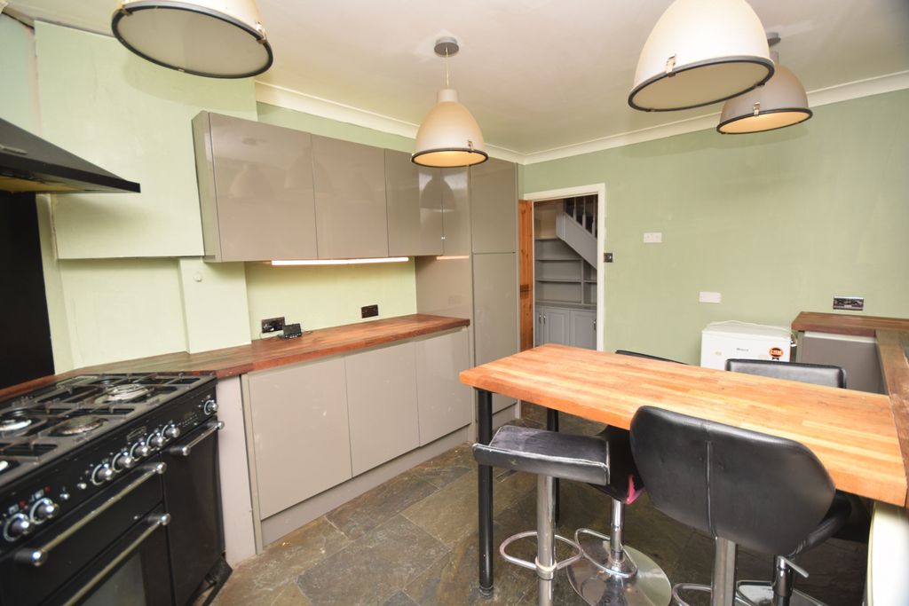 Property photo 3 of 13 Kitchen