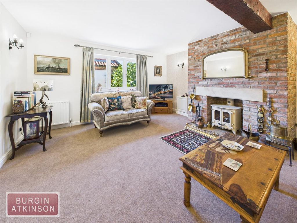 Property photo 3 of 61 Cam01619G0-Pr0164-Still002.Jpg