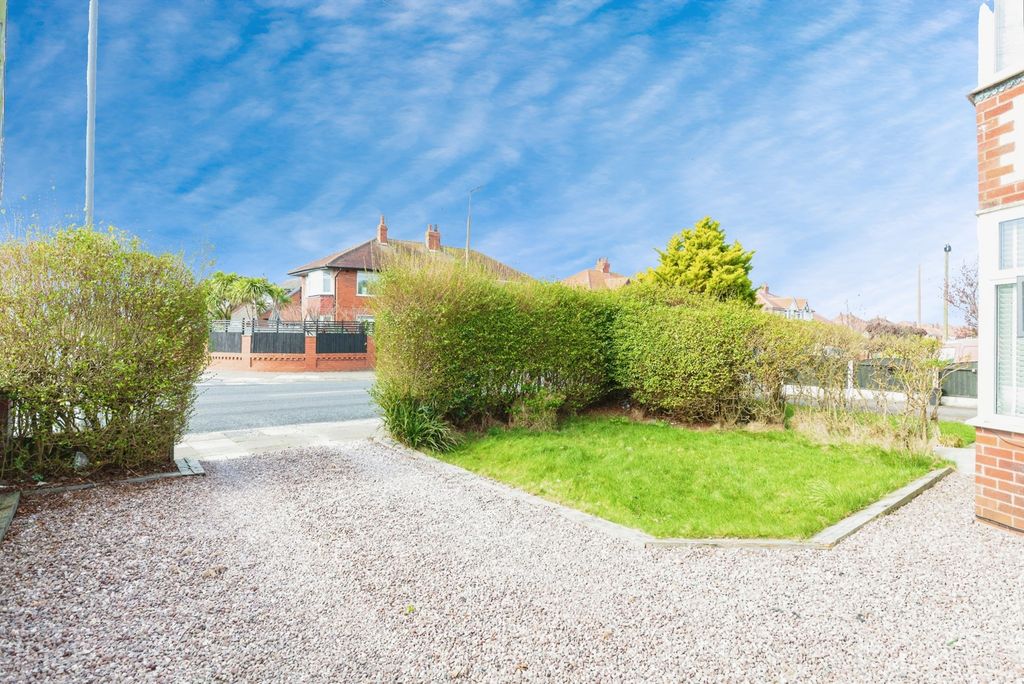 Property photo 2 of 17 Photo