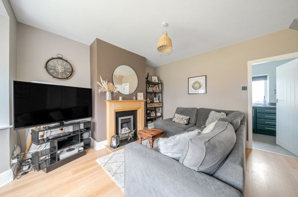 Property photo 2 of 18 Ewemove Harrogate Living Room1