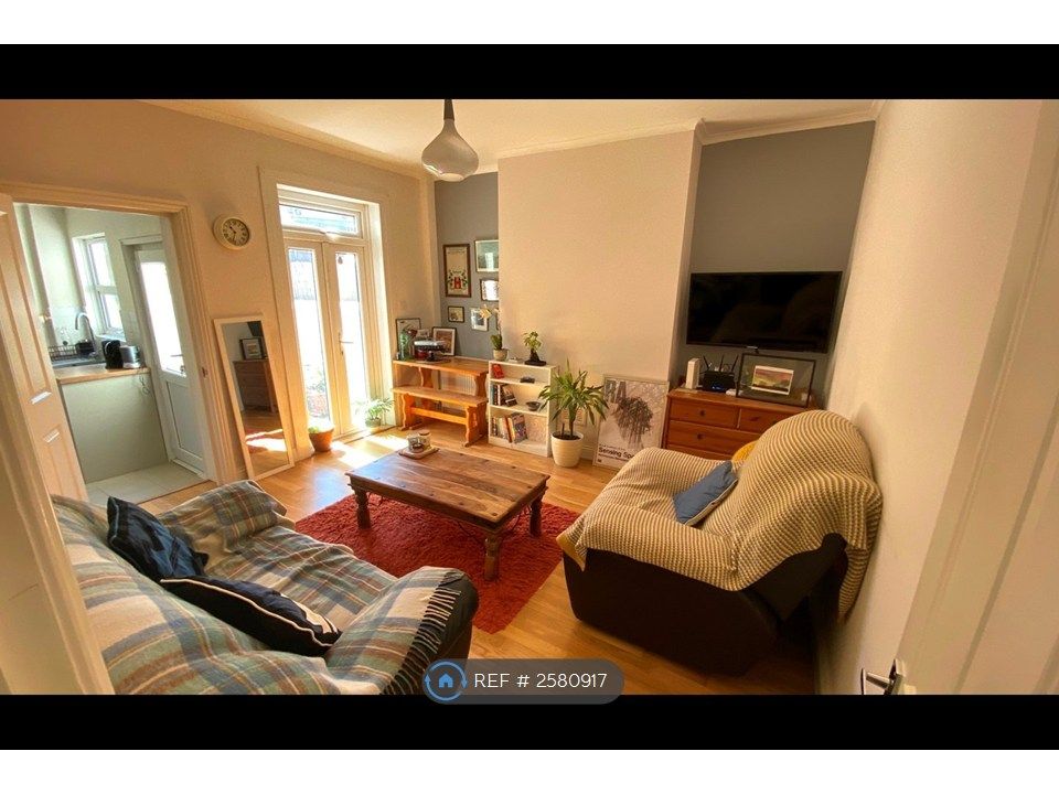 Property photo 1 of 8 Living Room