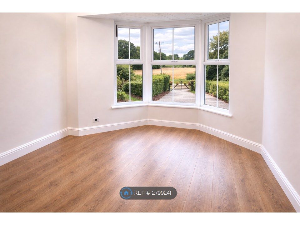 Property photo 3 of 13 Lounge