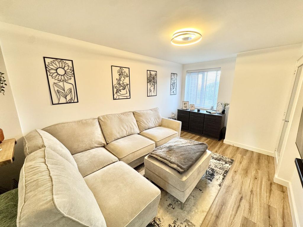 Property photo 3 of 11 Living Room