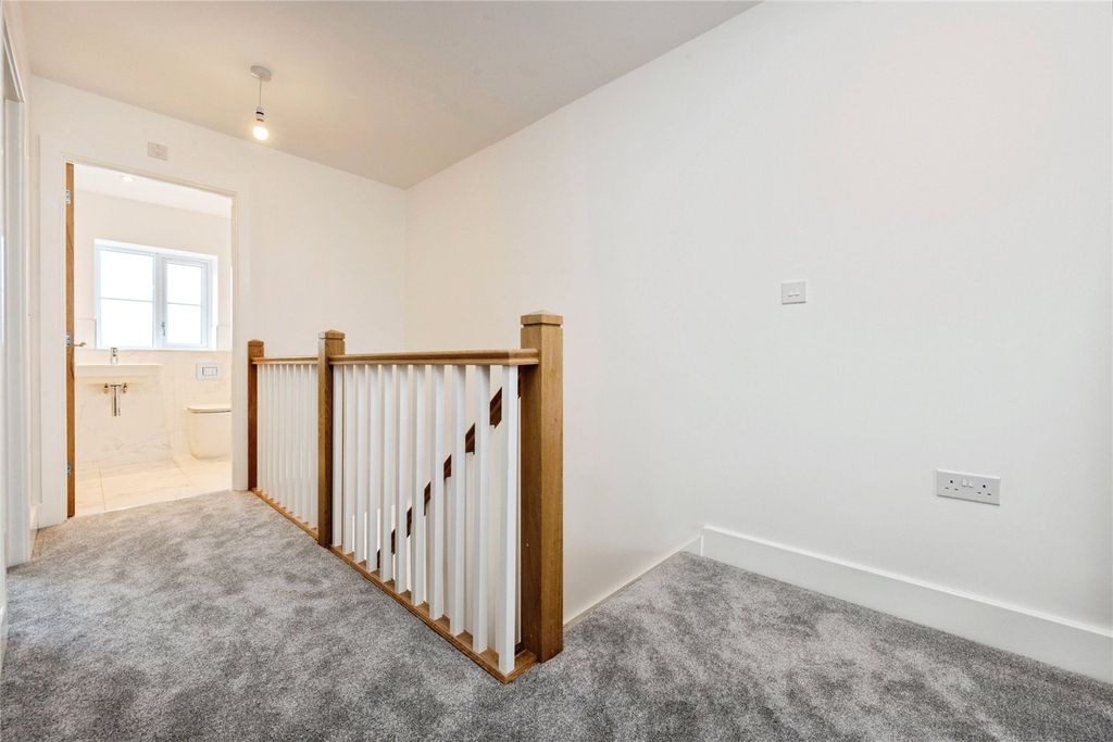 Property photo 2 of 9 Picture No. 24