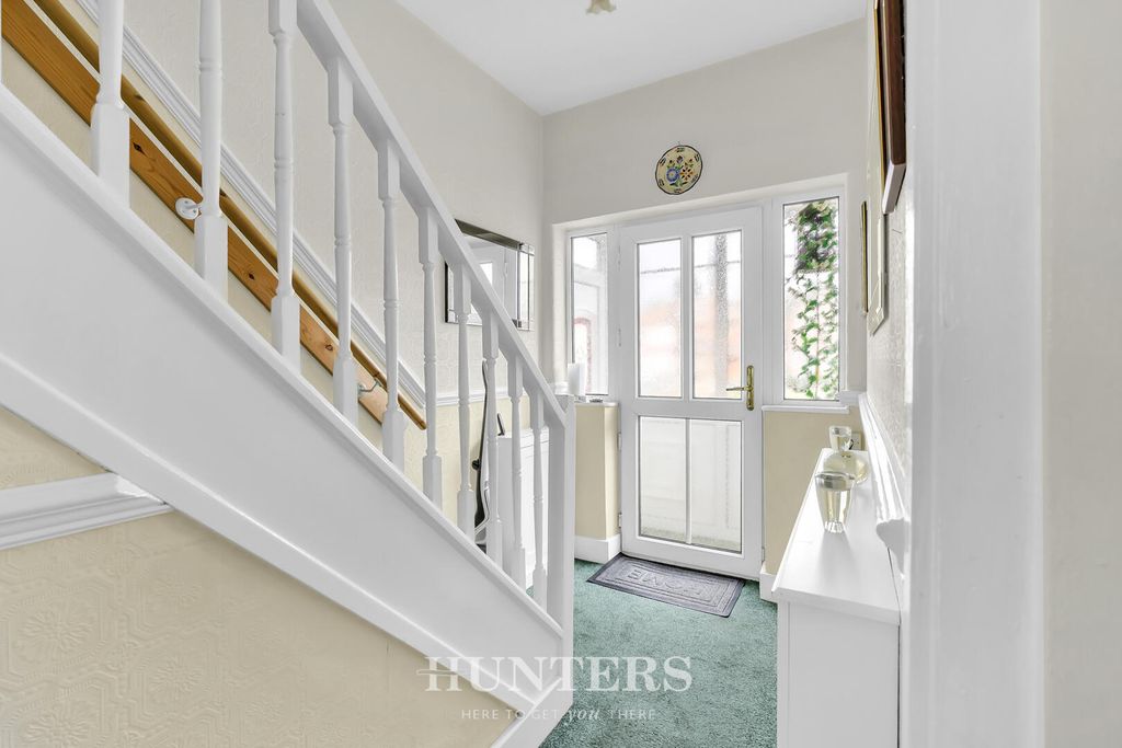 Property photo 2 of 22 Hallway