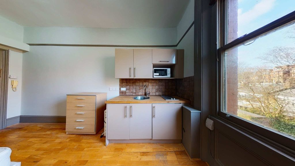 Property photo 2 of 10 Kitchen
