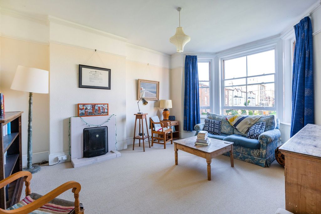 Property photo 3 of 12