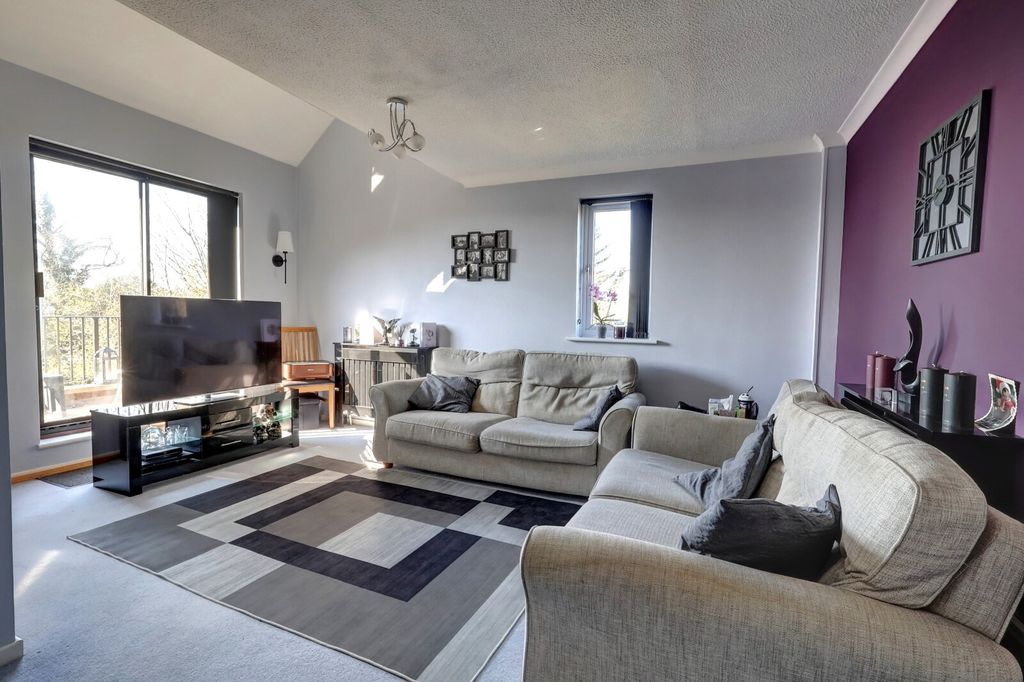 Property photo 2 of 16 Picture No. 35