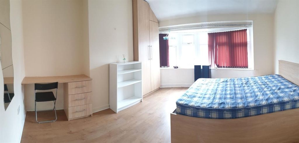 Property photo 2 of 14 Bright, Simply Furnished Bedroom With A Double Bed...