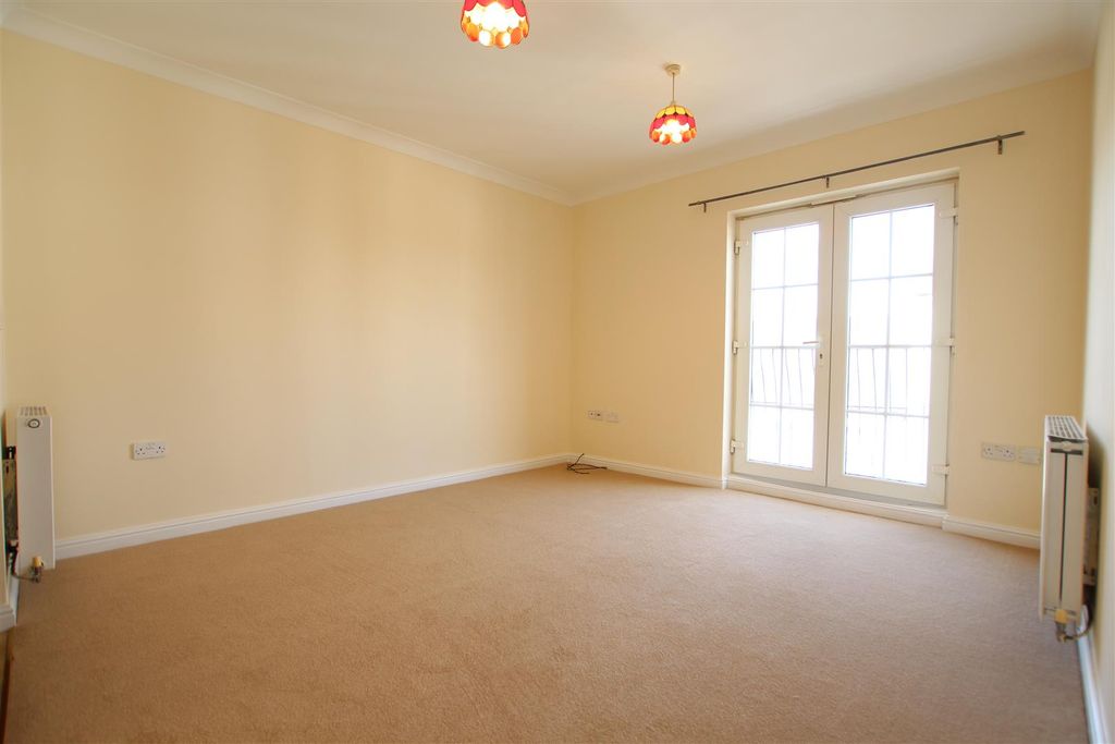 Property photo 1 of 7 Living Room