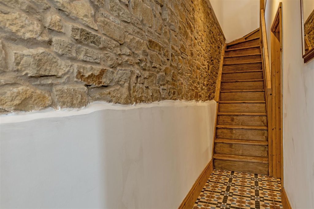 Property photo 2 of 22 Entrance Hall-1.Jpg