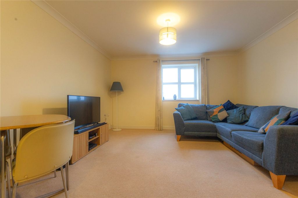 Property photo 2 of 11 Lounge