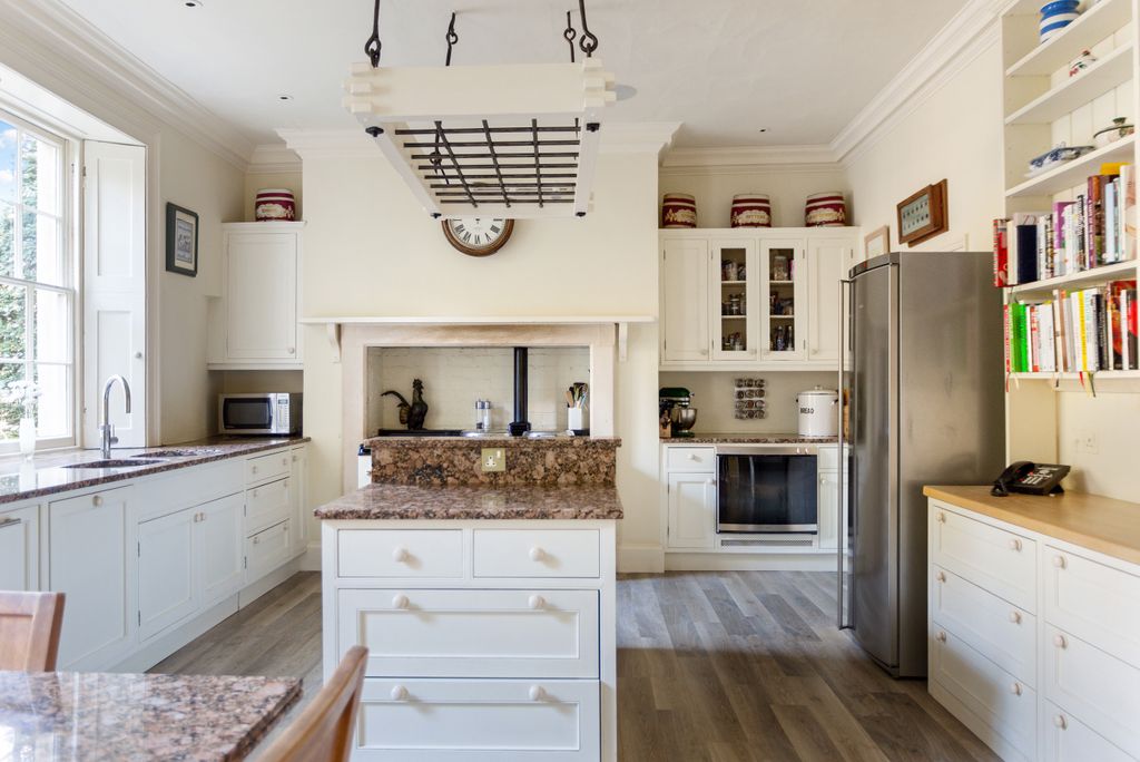 Property photo 3 of 27 Kitchen