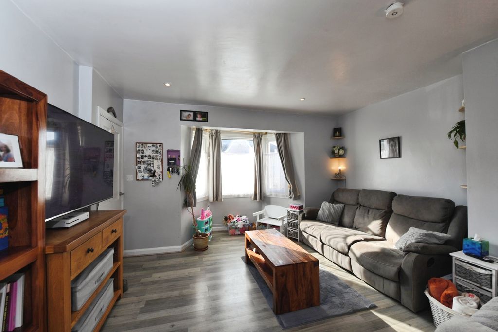 Property photo 2 of 13 Lounge