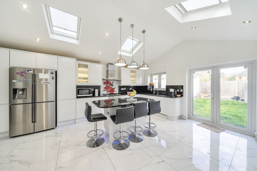 Property photo 2 of 19 1376218-29-690B76...