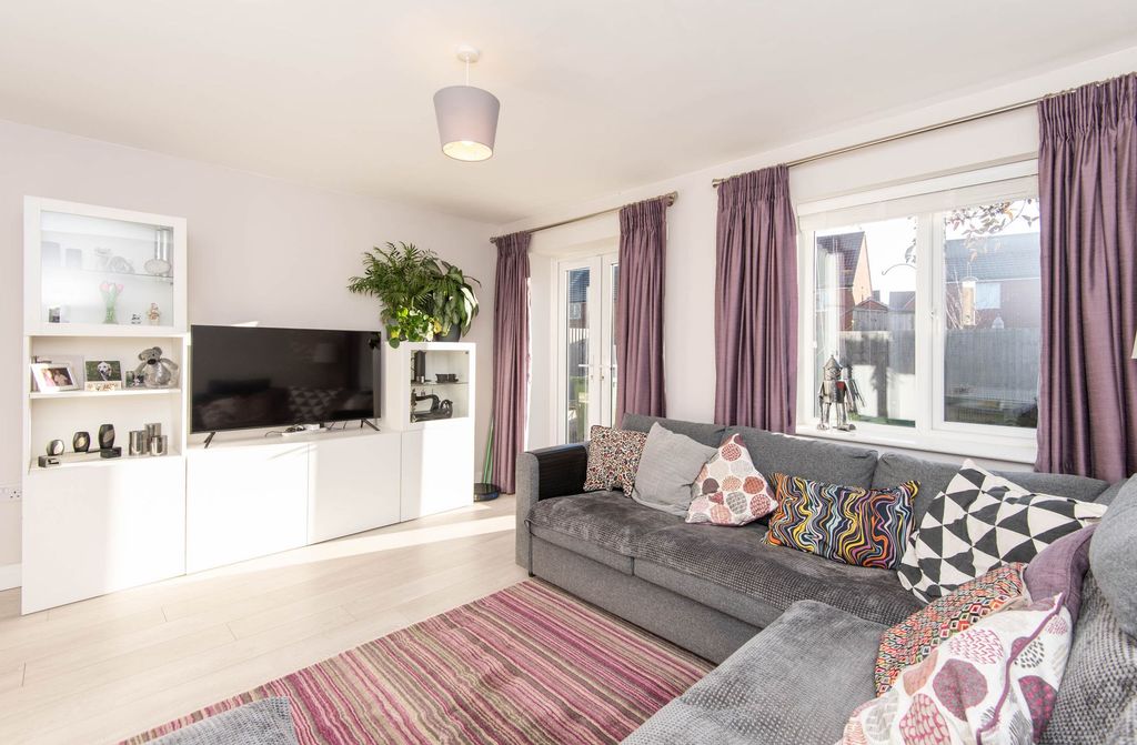 Property photo 2 of 22