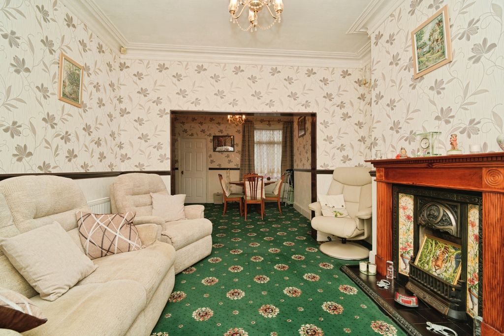 Property photo 2 of 15 Lounge