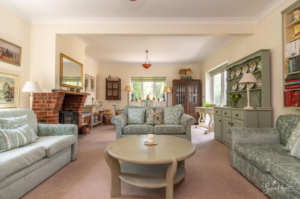 Property photo 3 of 36 Living/Dining Room