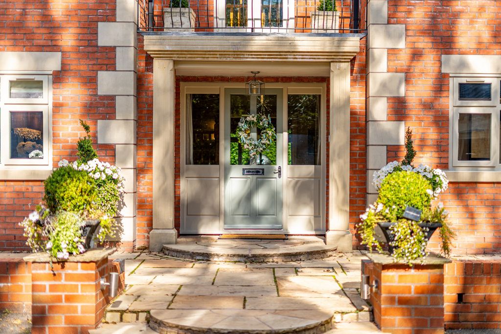 Property photo 2 of 47