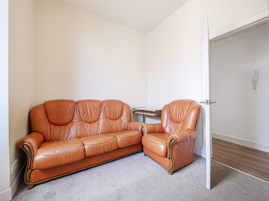 Property photo 3 of 12 Lounge-2