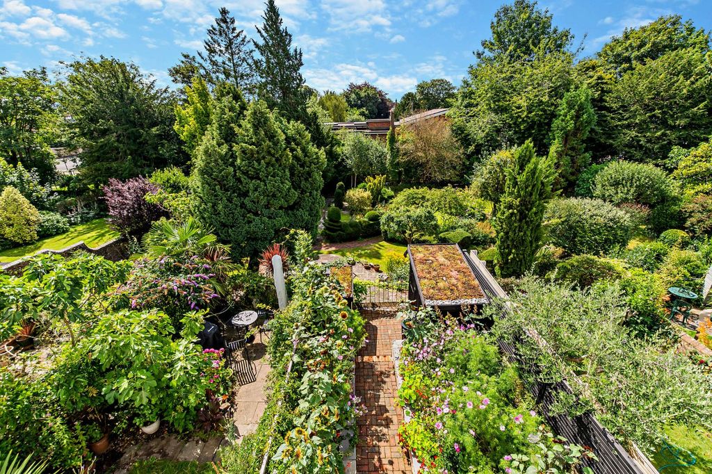 Property photo 2 of 26 Garden