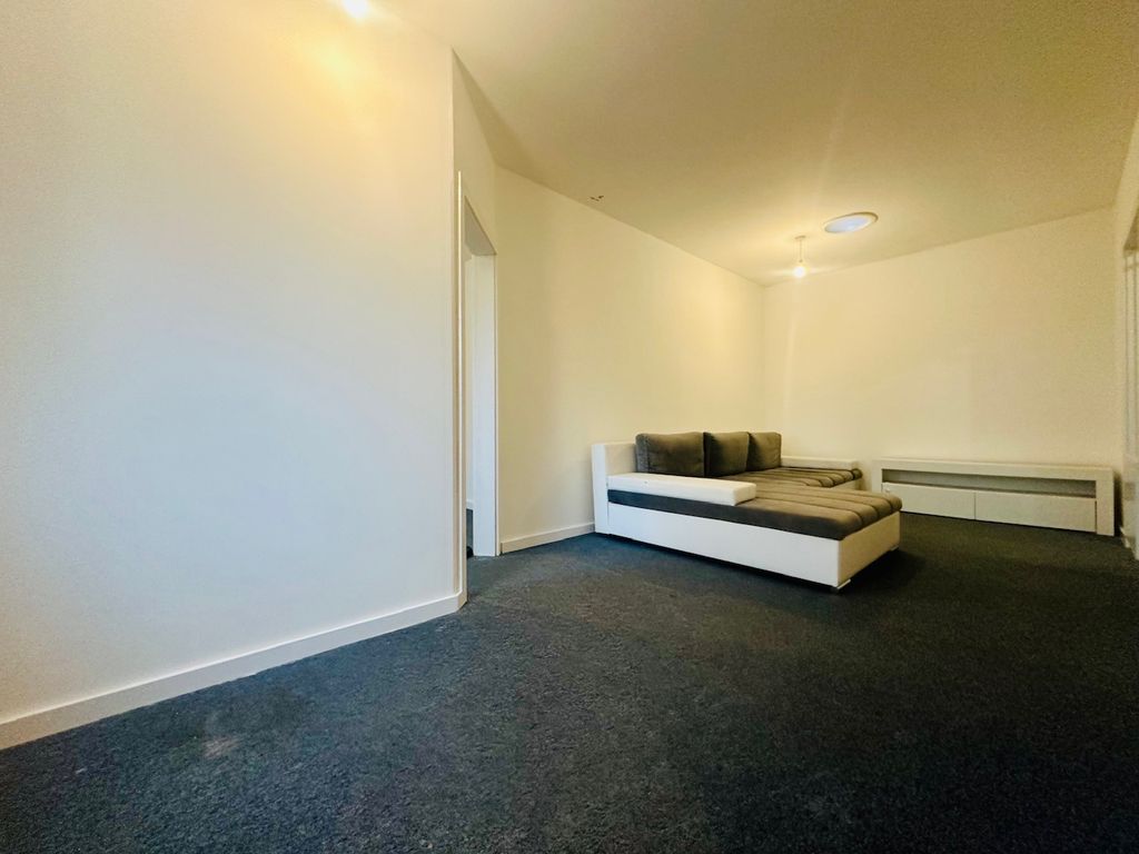 Property photo 3 of 10 Lounge