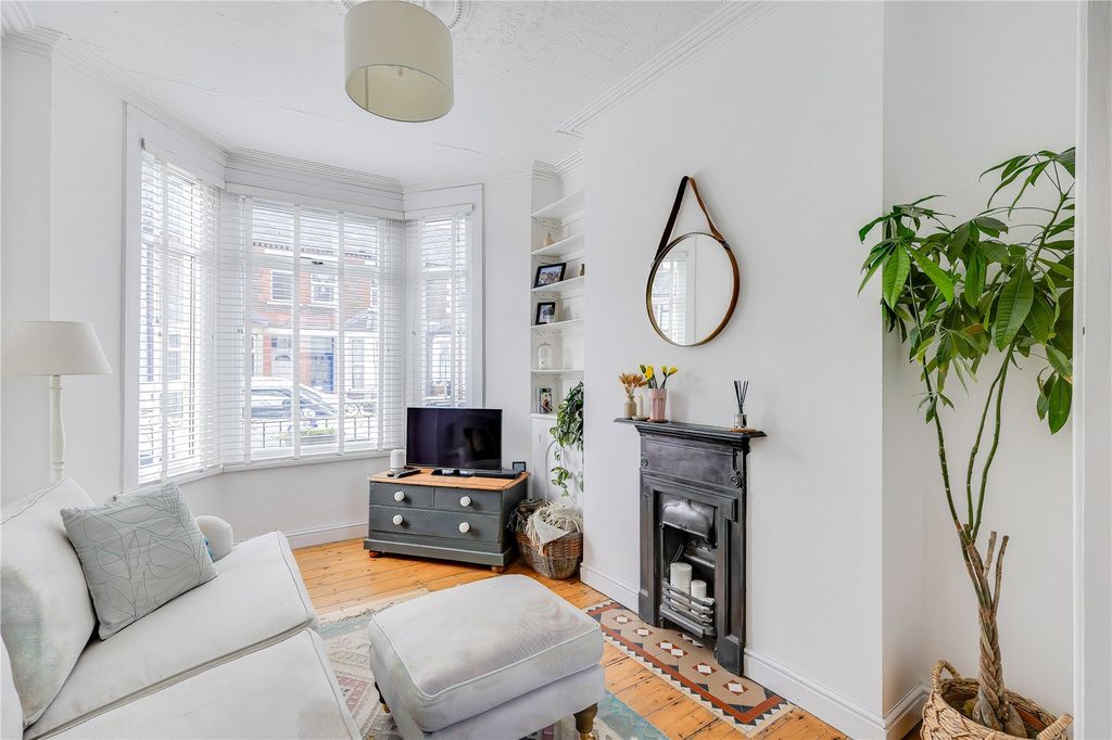 Property photo 2 of 33 Picture No. 16