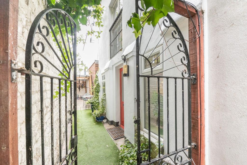 Property photo 3 of 15 Front Entrance