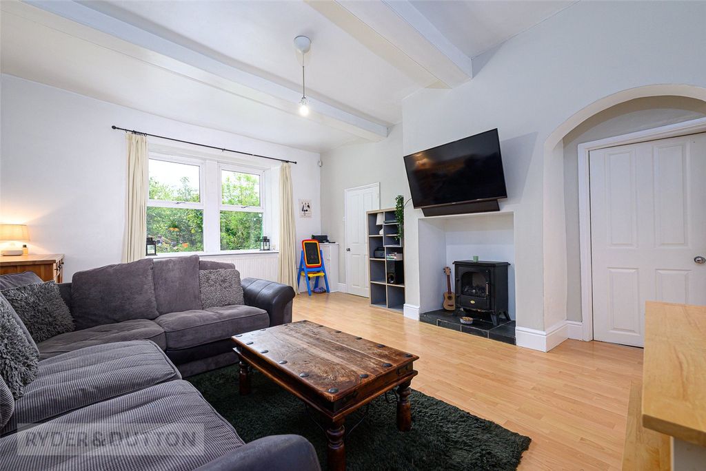 Property photo 3 of 16 Picture No. 21
