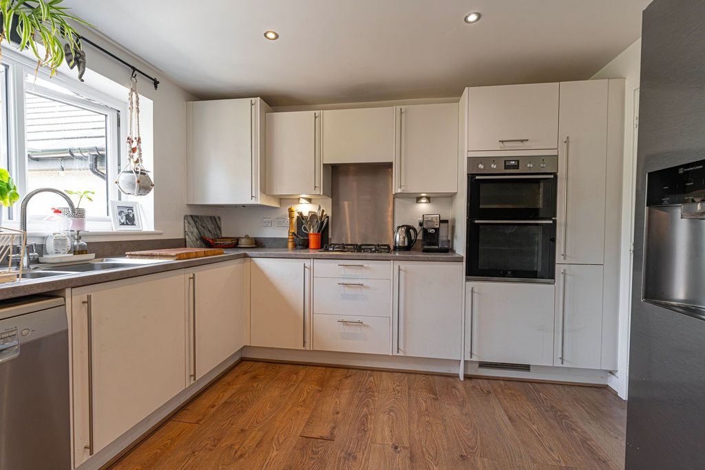Property photo 2 of 51